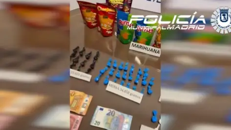 La Policía Municipal de Madrid detiene a un hombre que vendía droga en bolsas de snack La Policía Municipal de Madrid detiene a un hombre que vendía droga en bolsas de snack