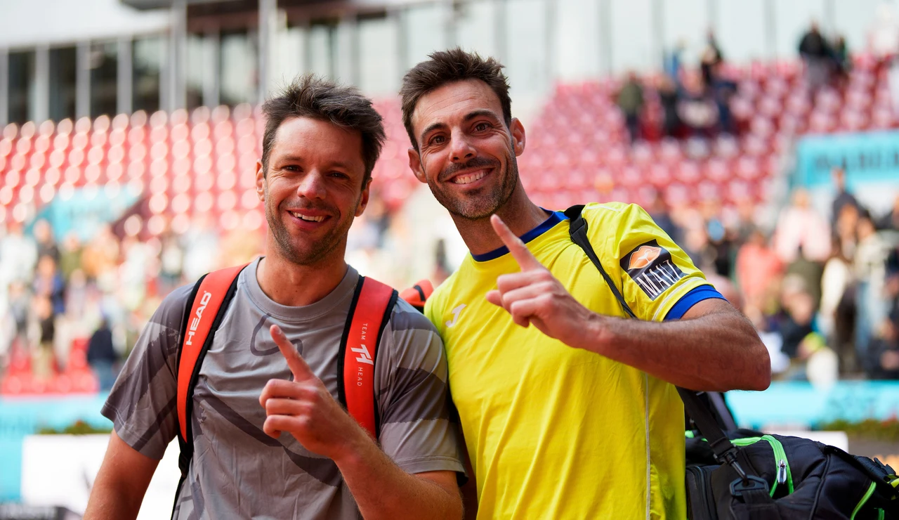 Marcel Granollers y su compañero Horacio Zeballos celebran el número 1 tras pasar a semis del Mutua Madrid Open