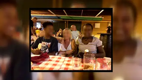 El mensaje que envió el presunto asesino de su madre antes de los hechos: "Chicos que me mudo, que me voy" El mensaje que envió el presunto asesino de su madre antes de los hechos: "Chicos que me mudo, que me voy"