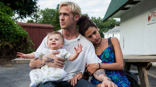 Ryan Gosling y Eva Mendes en una escena de Cruce de caminos