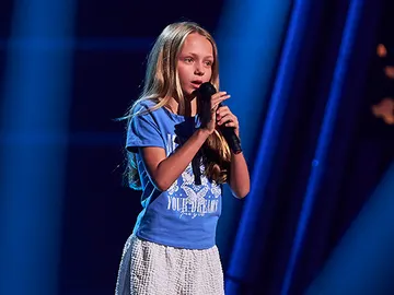 Un huracán de emociones: Carmen entra en La Voz Kids gracias a Lola Índigo Un huracán de emociones: Carmen entra en La Voz Kids gracias a Lola Índigo