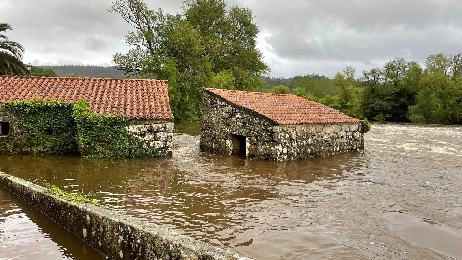 Ríos desbordados en Galicia Ríos desbordados en Galicia