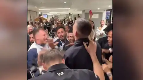 Los jugadores y el staff madridista celebran el título de Liga en el Bernabéu Los jugadores y el staff madridista celebran el título de Liga en el Bernabéu