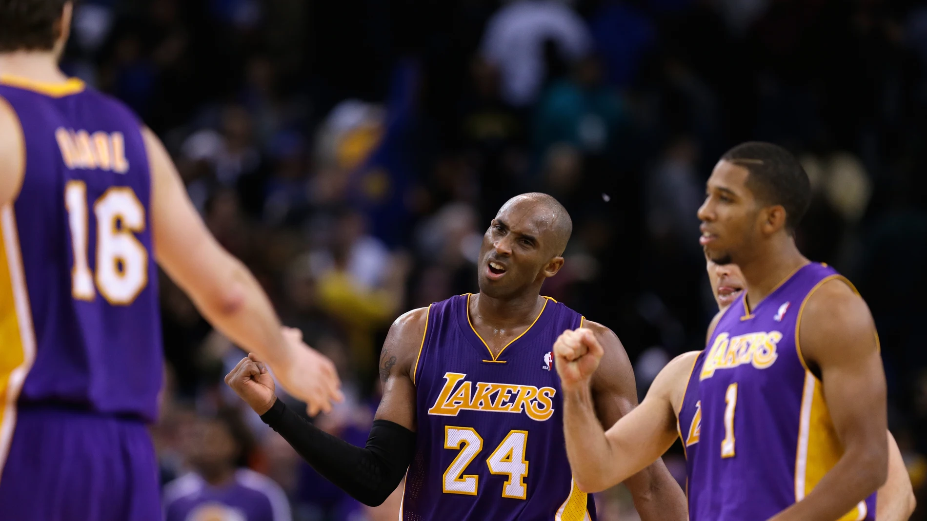 Darius Morris, Pau Gasol y Kobe Bryant durante un partido de los Lakers Darius Morris, Pau Gasol y Kobe Bryant durante un partido de los Lakers