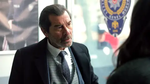 Ceylin decide proteger al asesino ante la sorpresa de Yekta Ceylin decide proteger al asesino ante la sorpresa de Yekta