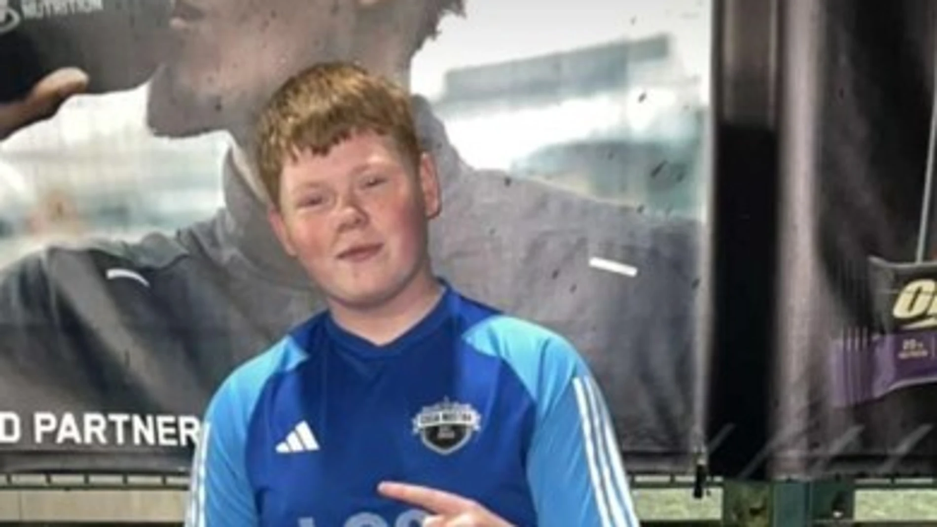 Alfie Lewis iba a encontrarse con sus amigos cuando fue atacado. Alfie Lewis iba a encontrarse con sus amigos cuando fue atacado.