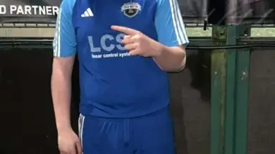Alfie Lewis iba a encontrarse con sus amigos cuando fue atacado. Alfie Lewis iba a encontrarse con sus amigos cuando fue atacado.