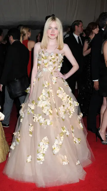 Dakota Fanning en la Met Gala 2011 Dakota Fanning en la Met Gala 2011
