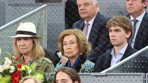 La infanta Elena, la reina Sofía y Miguel Urdangarin en el Mutua Madrid Open La infanta Elena, la reina Sofía y Miguel Urdangarin en el Mutua Madrid Open