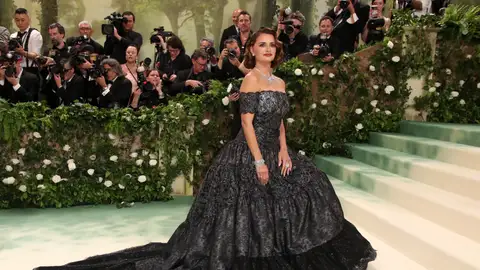 Penélope Cruz en la Met Gala 2024  Penélope Cruz en la Met Gala 2024