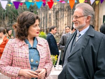 Tasio brinda por su boda con Dami&aacute;n... &iexcl;Y &Aacute;ngeles sigue presion&aacute;ndole para que cuente la verdad!