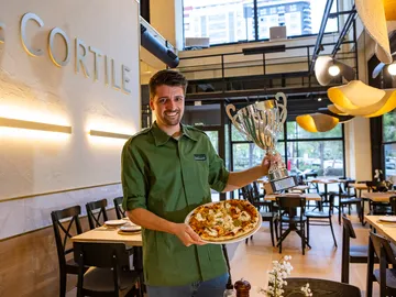 Dario Labella, premiado por ser el mejor pizzero Dario Labella, premiado por ser el mejor pizzero