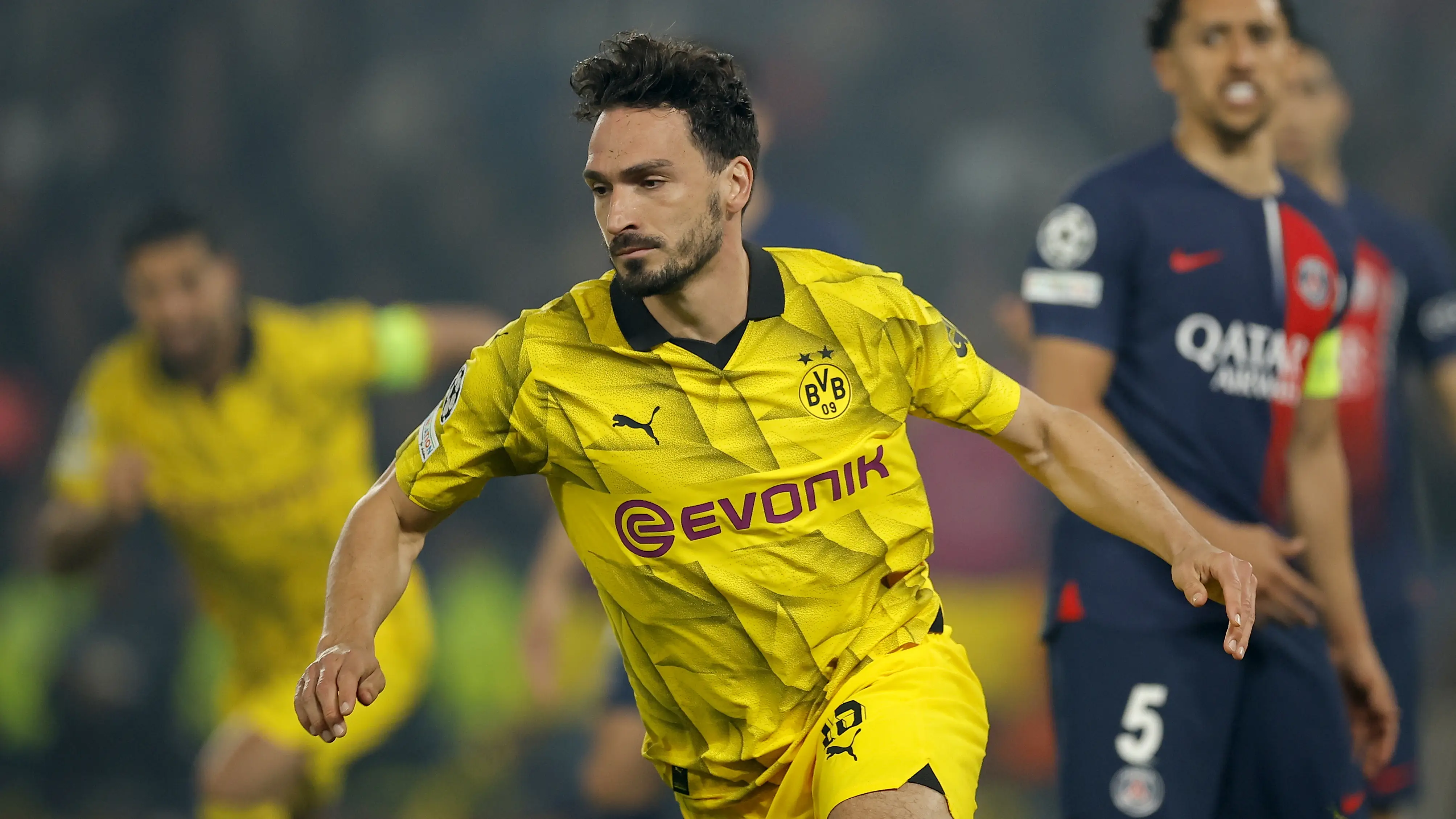 Mats Hummels celebra su gol en el Parque de los Príncipes Mats Hummels celebra su gol en el Parque de los Príncipes