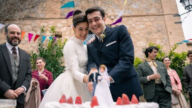 ¡Por fin casados! Así ha sido la feliz boda de Tasio y Carmen, sin saber todo lo que les depara la vuelta a la realidad de Sueños de libertad 