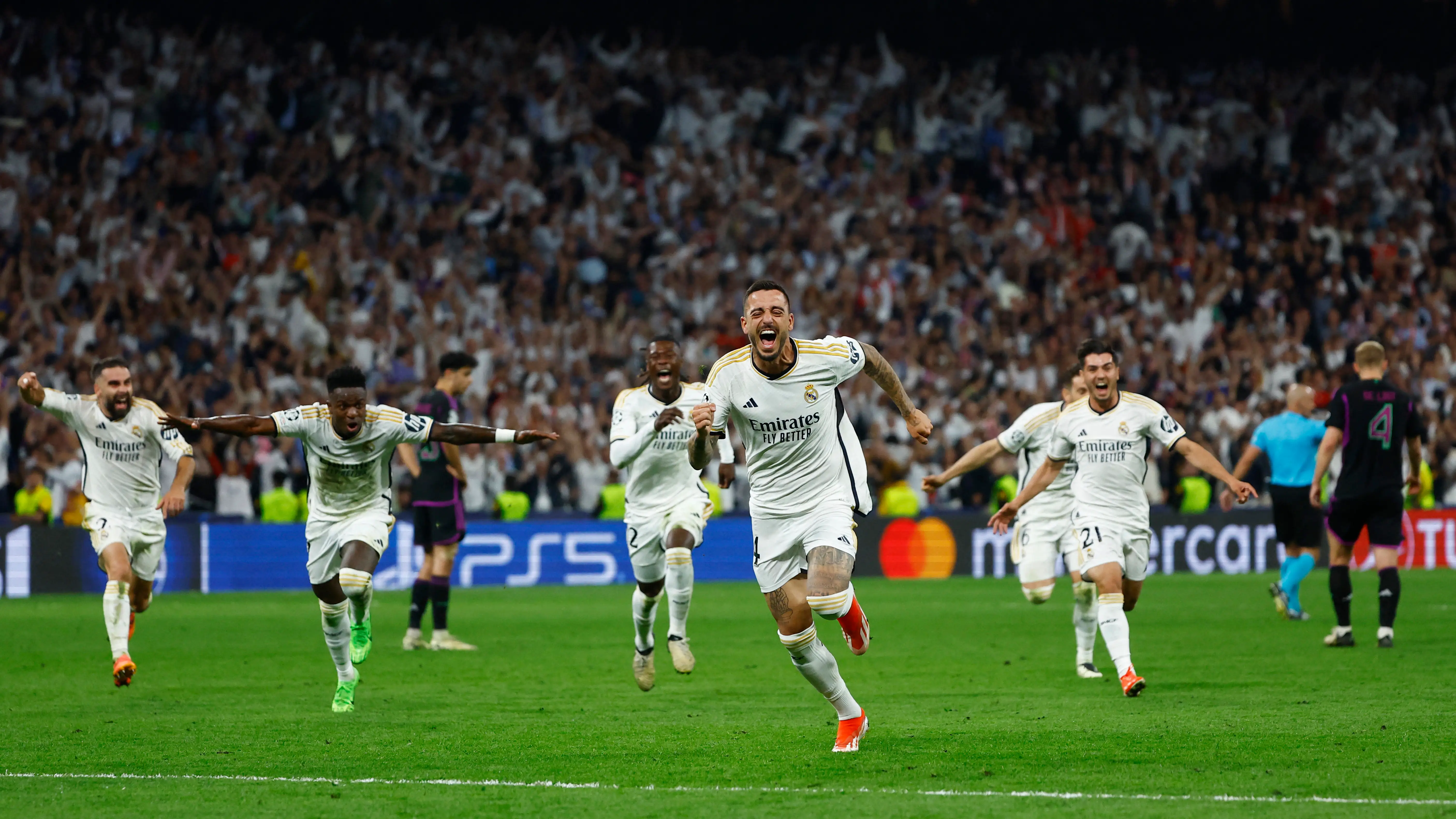 Joselu celebra su segundo gol ante el Bayern
