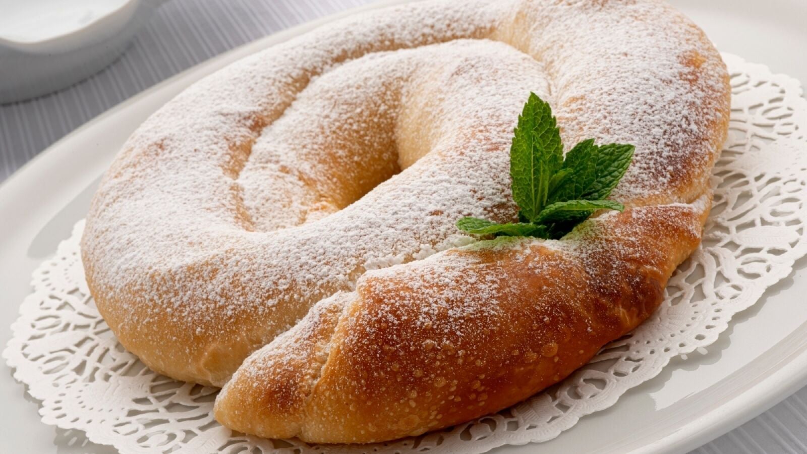¿Postre, merienda o desayuno? Receta de ensaimada casera, paso a paso con Joseba Arguiñano