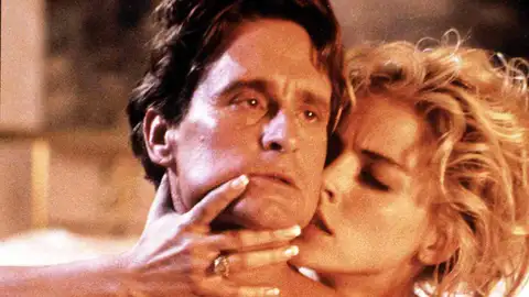 Michael Douglas y Sharon Stone Trotz en Instinto Básico Michael Douglas y Sharon Stone Trotz en Instinto Básico