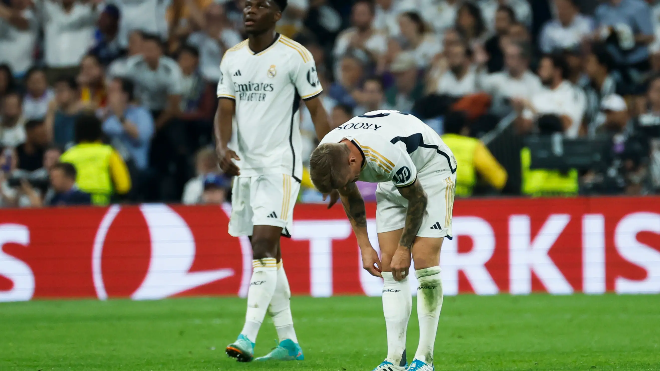 Aurelien Tchouaméni y Toni Kroos se lamentan tras el gol del Bayern Aurelien Tchouaméni y Toni Kroos se lamentan tras el gol del Bayern