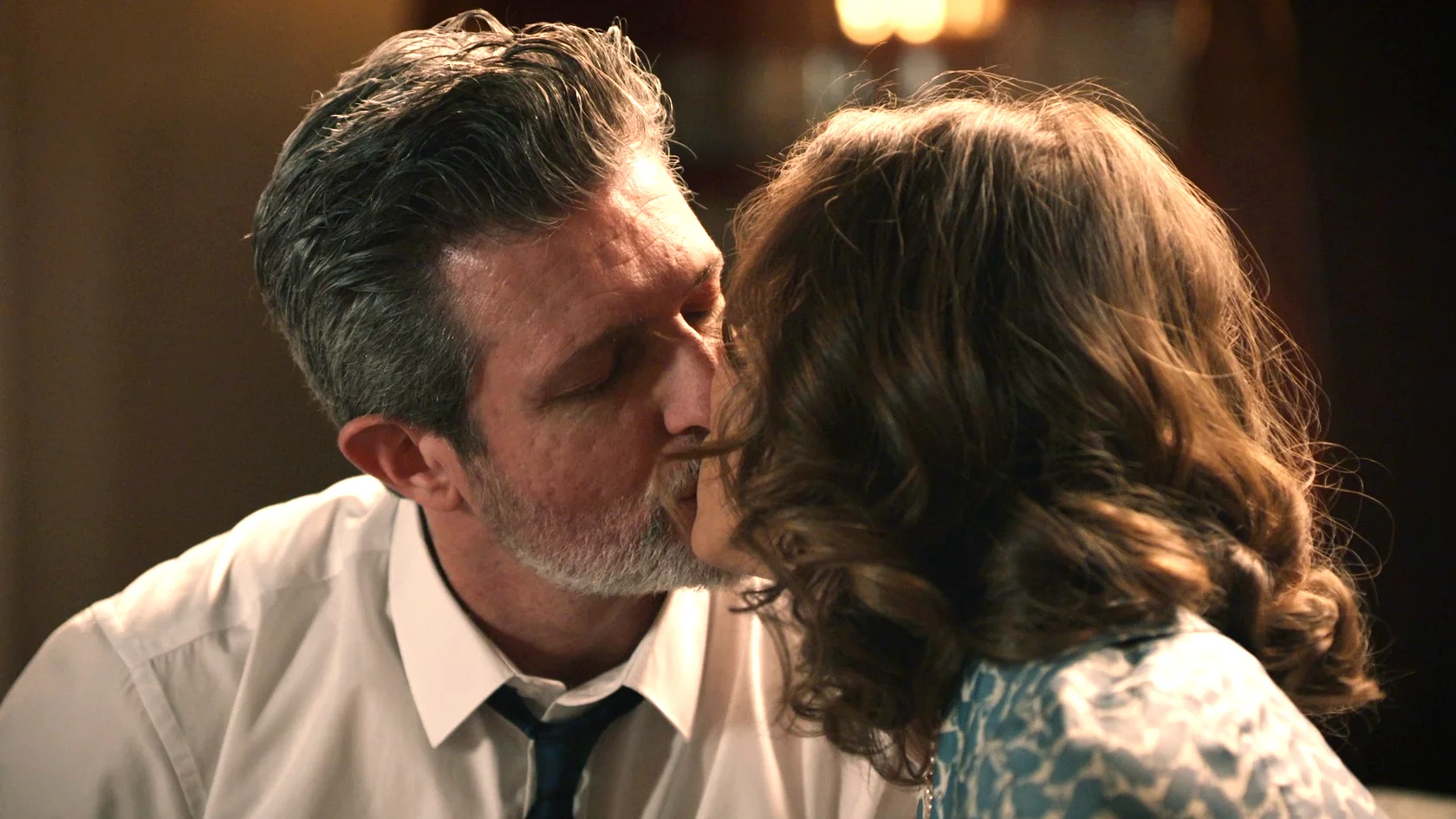 Jaime quiere recuperar el tiempo perdido con Marta y... ¡acaban por besarse! Jaime quiere recuperar el tiempo perdido con Marta y... ¡acaban por besarse!