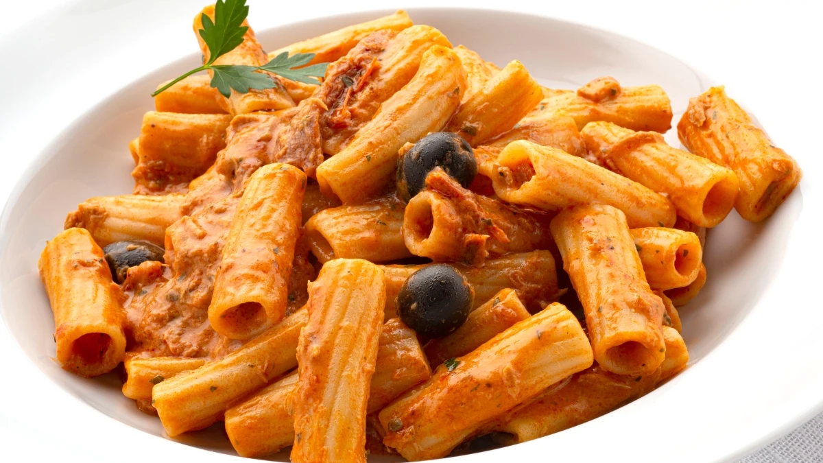 Un "platazo" de pasta fácil y rico sin igual de Karlos Arguiñano: rigatoni con crema de atún