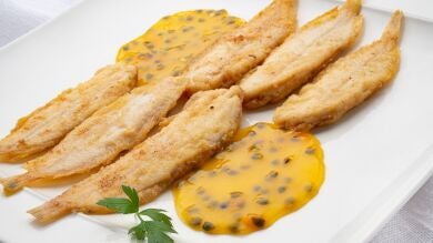 Arguiñano realza la receta de acedías con una salsa de maracuyá: 