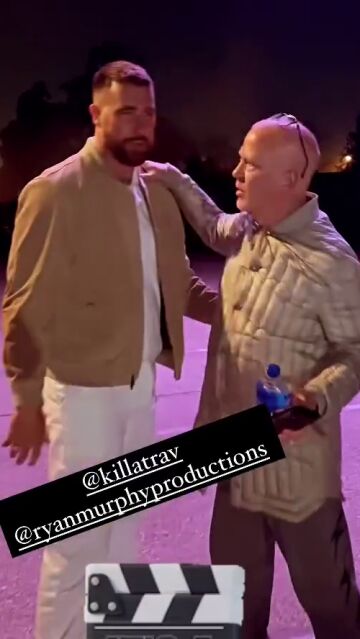 Travis Kelce y Ryan Murphy en el rodaje de Grotesquerie