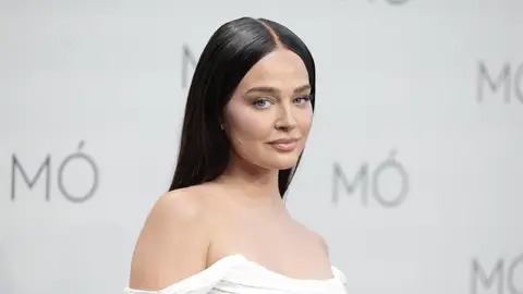 Laura Escanes posando para los medios Laura Escanes posando para los medios