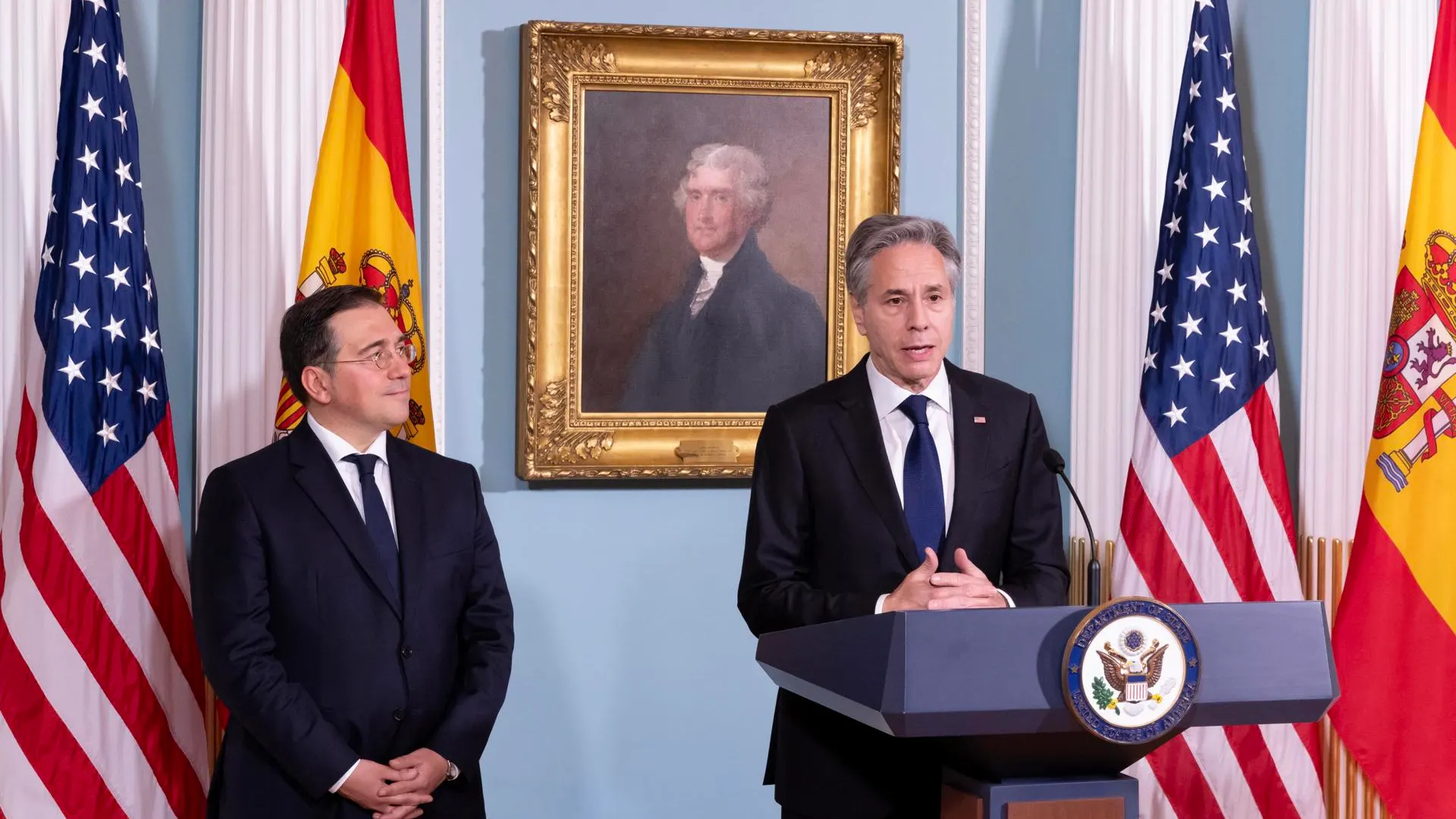 Albares junto a Blinken. Albares junto a Blinken.