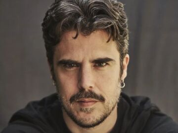 &iquest;Conoces a Javier Hern&aacute;ndez? El actor que da vida al nuevo operario de la f&aacute;brica de la Reina en Sue&ntilde;os de libertad
