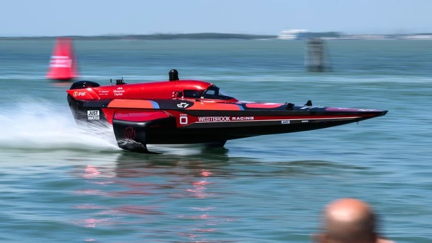 Lucas Ord&oacute;&ntilde;ez, a los mandos del barco Westbrook Racing