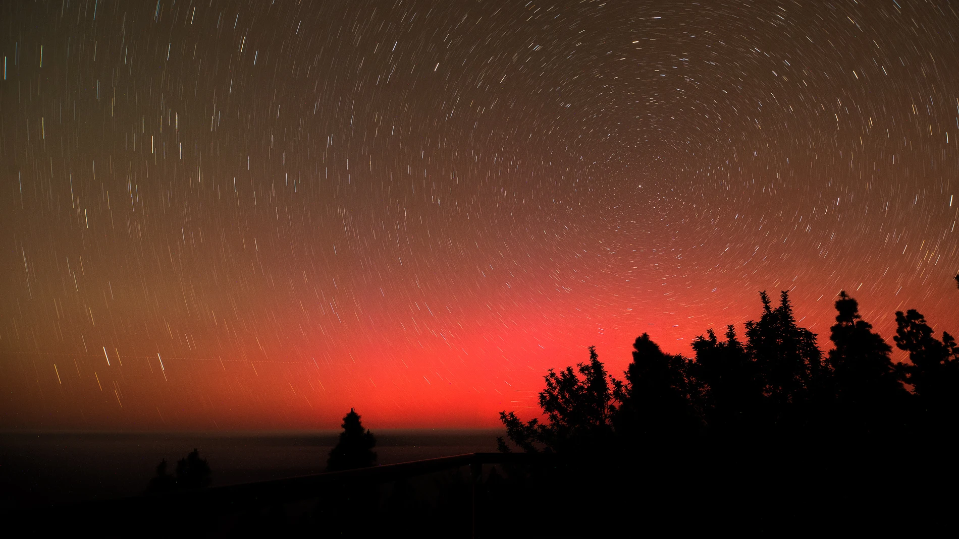 La tormenta solar ha dejado insólitas imágenes de Aurora boleares en Canarias La tormenta solar ha dejado insólitas imágenes de Aurora boleares en Canarias