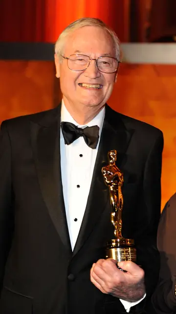 Roger Corman con su Oscar Honorífico Roger Corman con su Oscar Honorífico