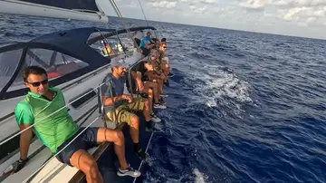 Los tripulantes del barco rumbo a Martinica.
