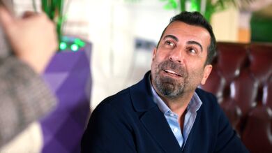 Esta noche en Hermanos: Nebahat sigue con su plan de juntar a Suzan con Yaman y les organiza una inesperada cita