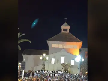 La puja del pendón de la virgen de Lepe La puja del pendón de la virgen de Lepe