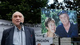 Fernando Méndez-Leite durante la concentración a favor de la plaza Francisco Rabal y el Centro Cultural Asunción Balaguer