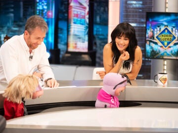 "&iquest;Esto es real?": Trancas y Barrancas sorprenden a Aitana con su propio mercado negro de productos