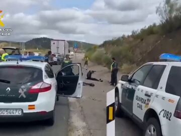 Momento de la detención por parte de la Guardia Civil a cuatro atracadores