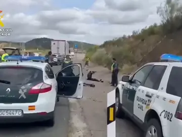 Momento de la detención por parte de la Guardia Civil a cuatro atracadores Momento de la detención por parte de la Guardia Civil a cuatro atracadores