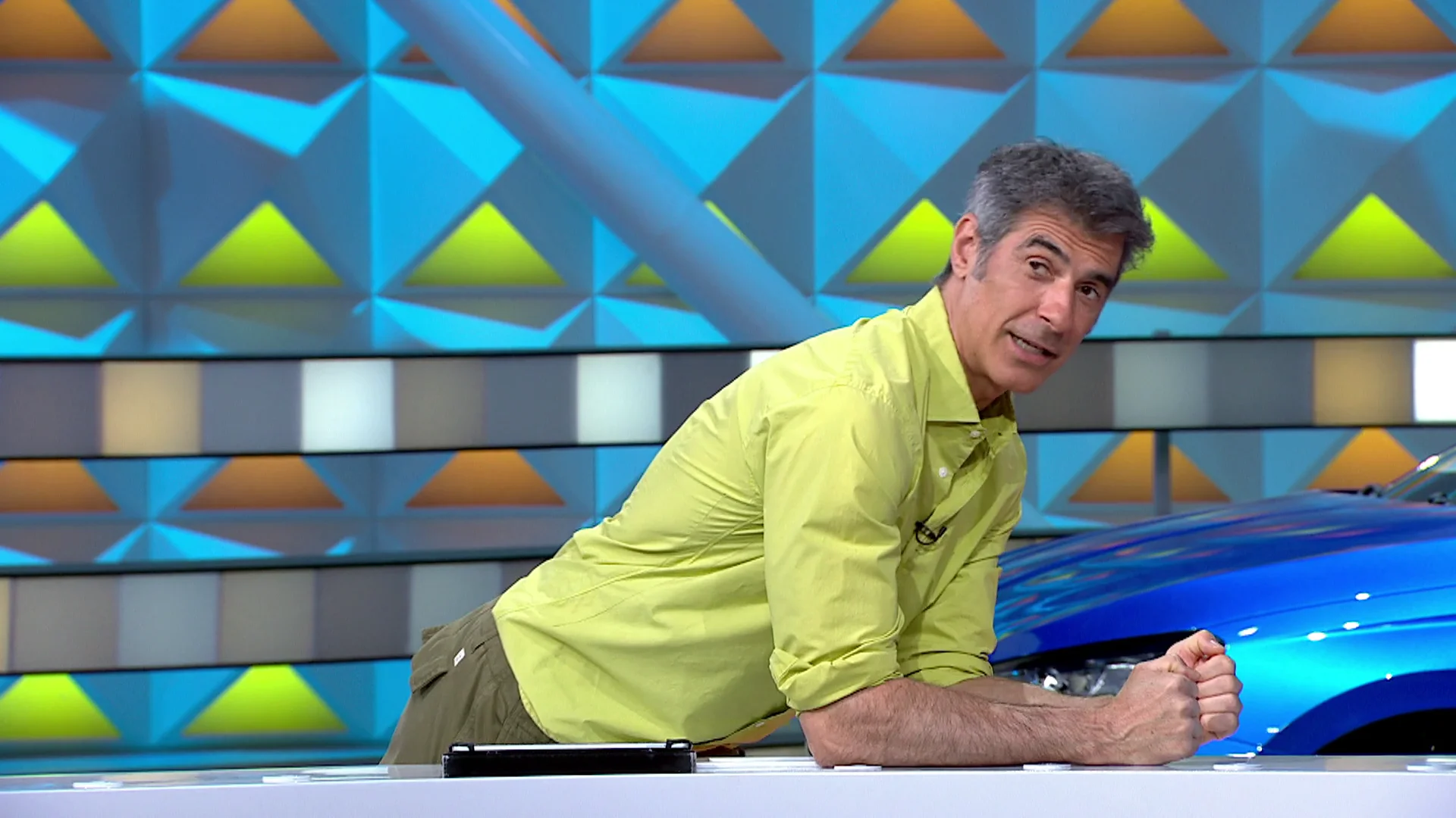 La demostraci&oacute;n de Jorge Fern&aacute;ndez haciendo plancha abdominal en La ruleta de la suerte
