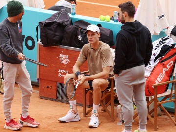 Jannik Sinner durante un entrenamiento en el Mutua Madrid Open 2024