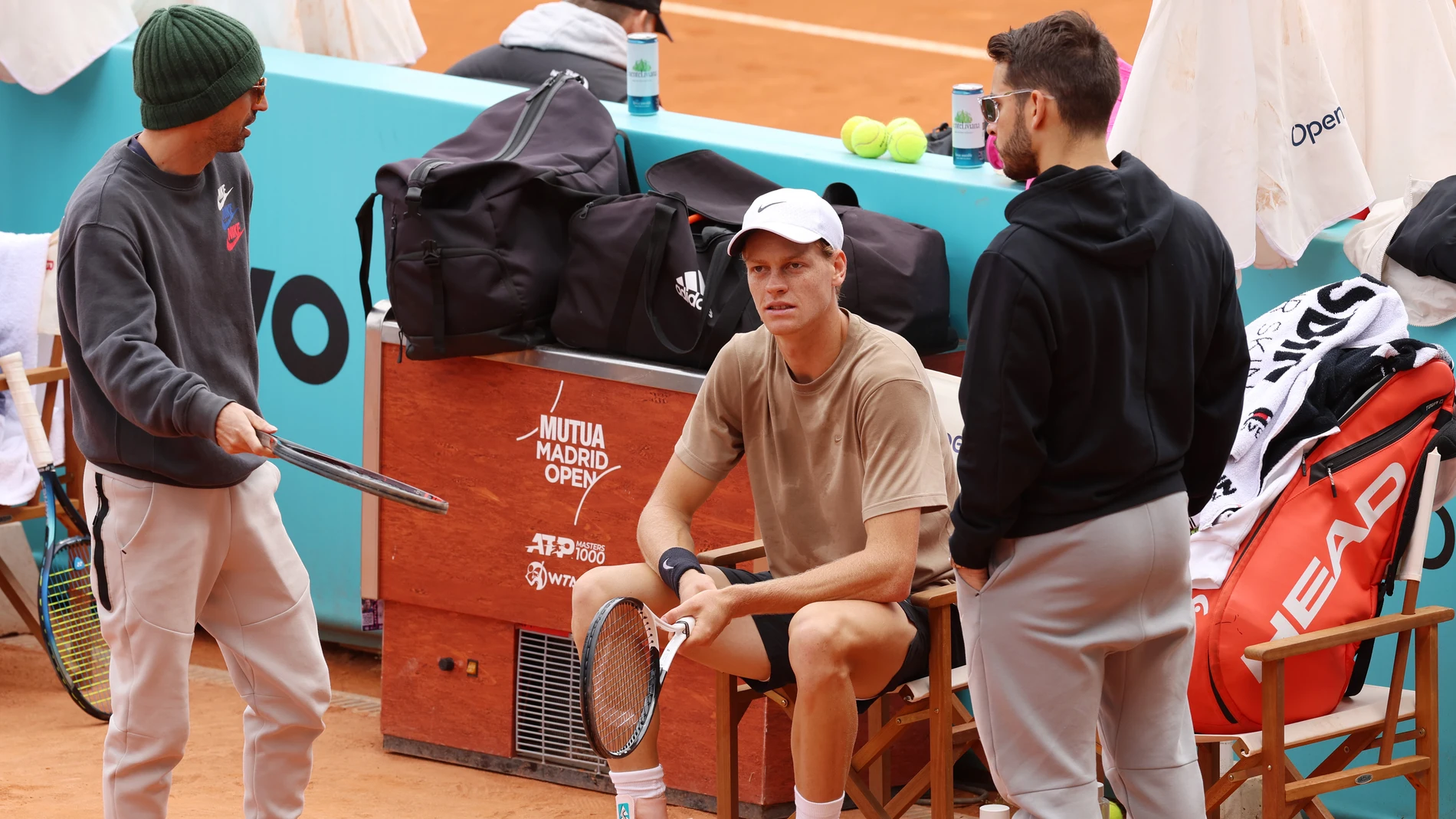 Jannik Sinner durante un entrenamiento en el Mutua Madrid Open 2024 Jannik Sinner durante un entrenamiento en el Mutua Madrid Open 2024