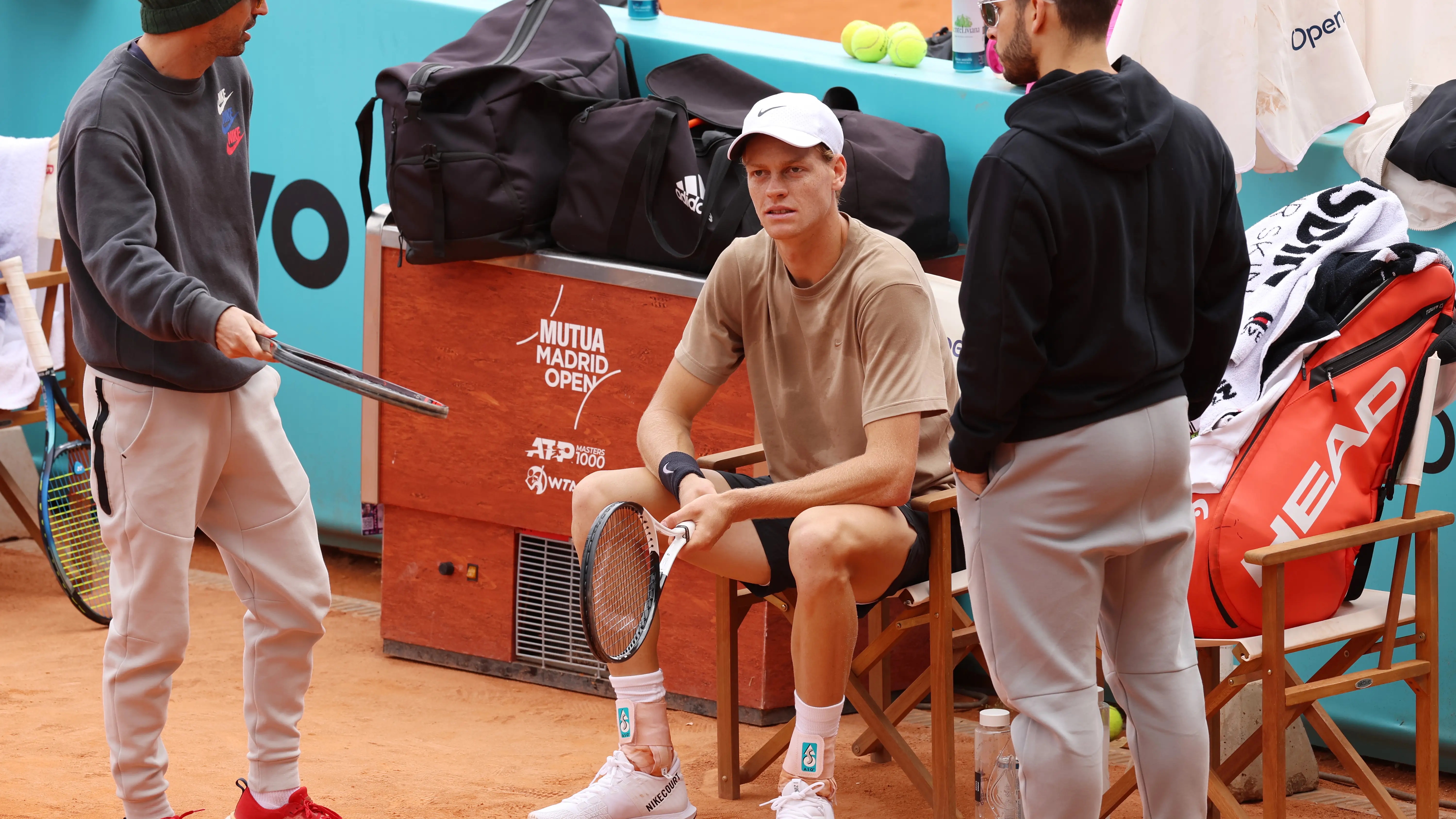 Jannik Sinner durante un entrenamiento en el Mutua Madrid Open 2024 Jannik Sinner durante un entrenamiento en el Mutua Madrid Open 2024