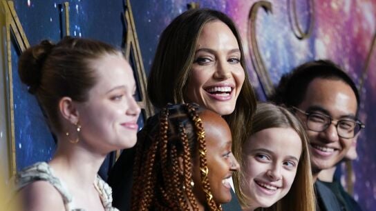Shiloh Jolie-Pitt, Zahara Jolie-Pitt, Angelina Jolie, Vivienne Jolie-Pitt, Maddox Jolie-Pitt y Knox Jolie-Pitt