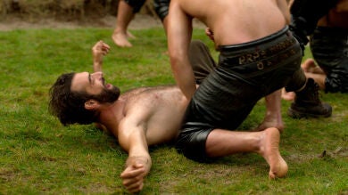 “Me despistas”: Yaman pierde en la lucha tradicional por culpa de Olivia