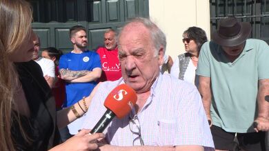 Paco cierra su bar tras las constantes denuncias de Sacramento, pero con el apoyo de sus clientes: 