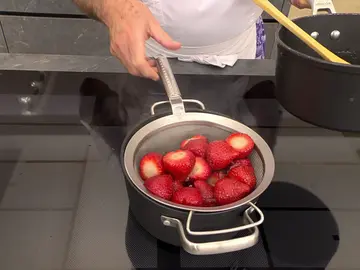 ¿Sabes lo fácil que es hacer fruta en almíbar? Karlos Arguiñano te da la clave ¿Sabes lo fácil que es hacer fruta en almíbar? Karlos Arguiñano te da la clave