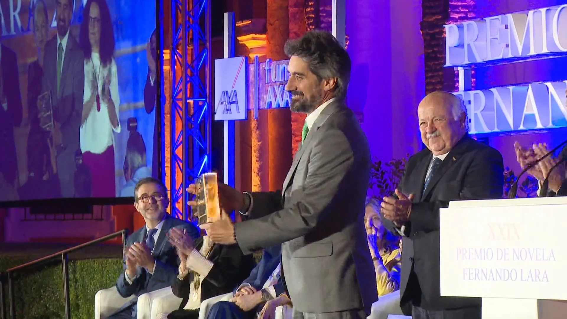 Manel Loureiro, ganador del Premio de Novela Fernando Lara 2024 Antena 3 Noticias