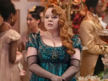 Nicola Coughlan como Penelope Featherington en la temporada 3 de Los Bridgerton Nicola Coughlan como Penelope Featherington en la temporada 3 de Los Bridgerton