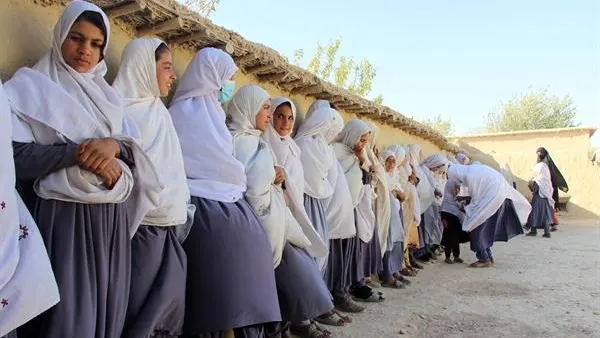 Ni&ntilde;as de una escuela en Zabul
